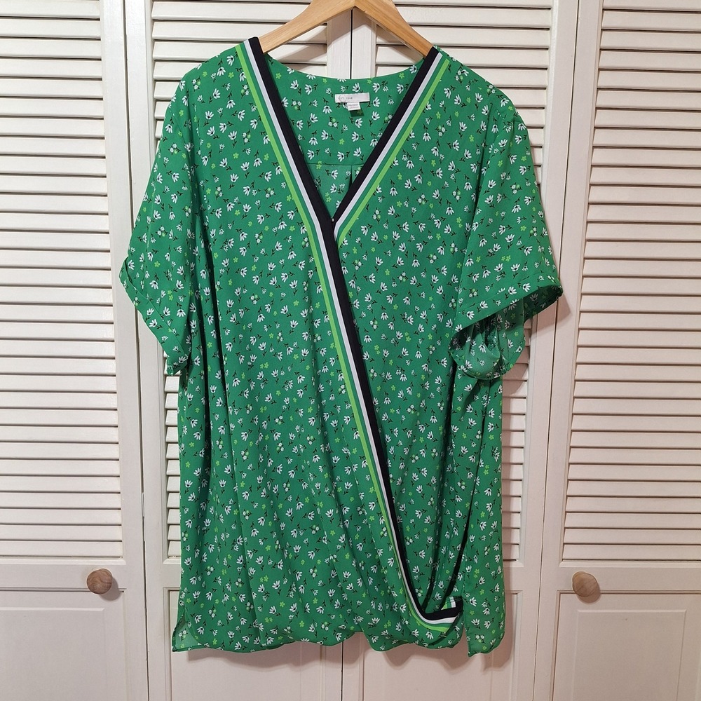 Cato Womens Plus Size 26/28W Green Floral Surplice V-Neck Blouse Top